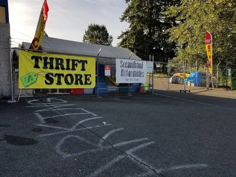 Oliverโs Liquidation Discount Store in Tacoma, WA