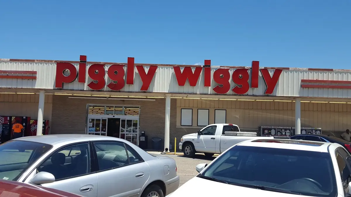 Pic-N-Sav Grocery Outlet - Grocery store in Columbia, MS