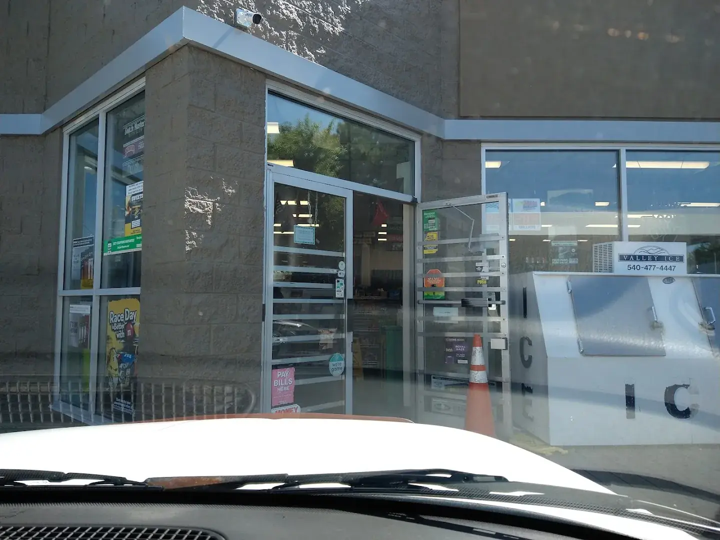 Race Track Market Place - Convenience store in Richmond, Virginia