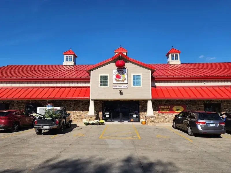 Red Tomato Market in Mt Eaton, Ohio