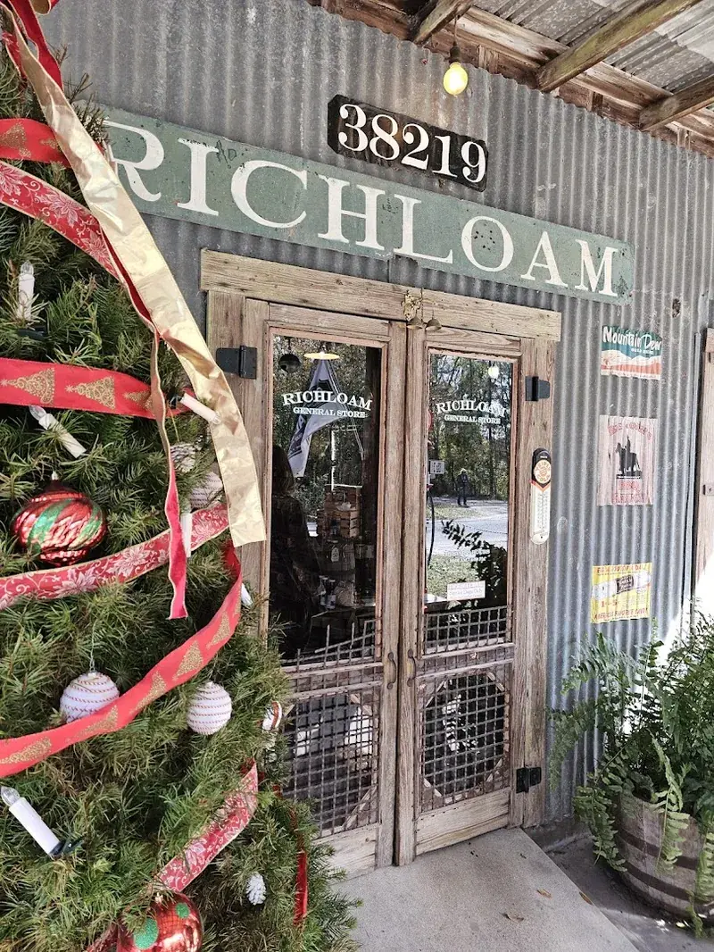 Richloam General Store in Webster, FL