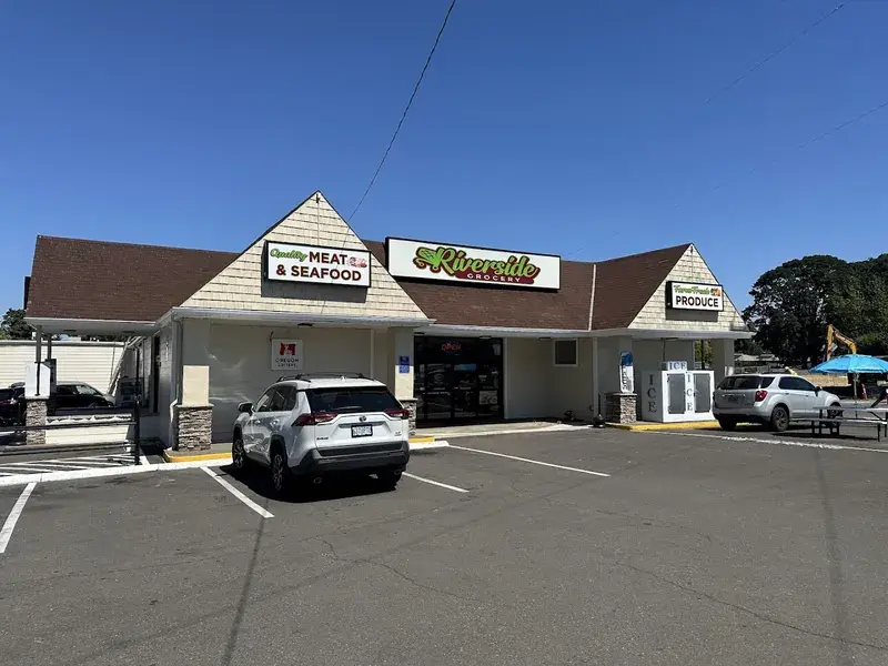 Riverside grocery in Jefferson, Oregon