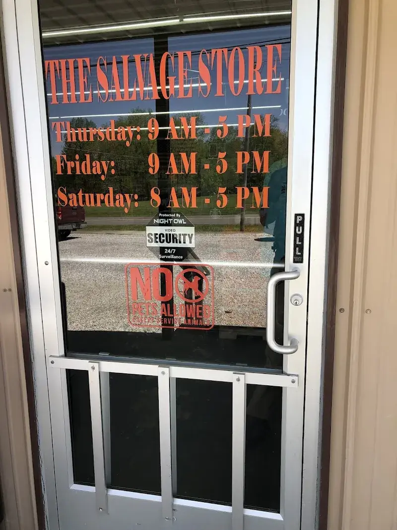 Salvage Store in Edmonton, Kentucky