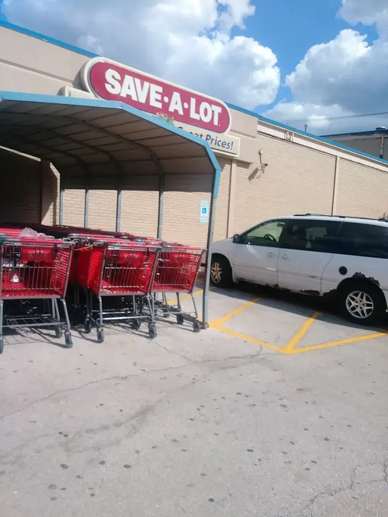 Save A Lot in Chicago, Illinois