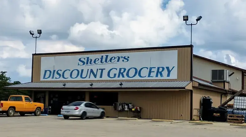 Shetler's Discount Grocery in Mountain Grove, Missouri