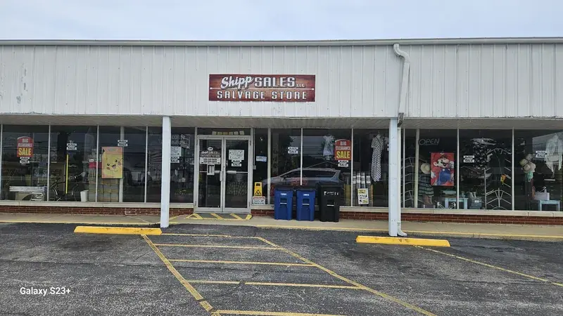 Shipp Sales Salvage Store in Campbellsville, Kentucky