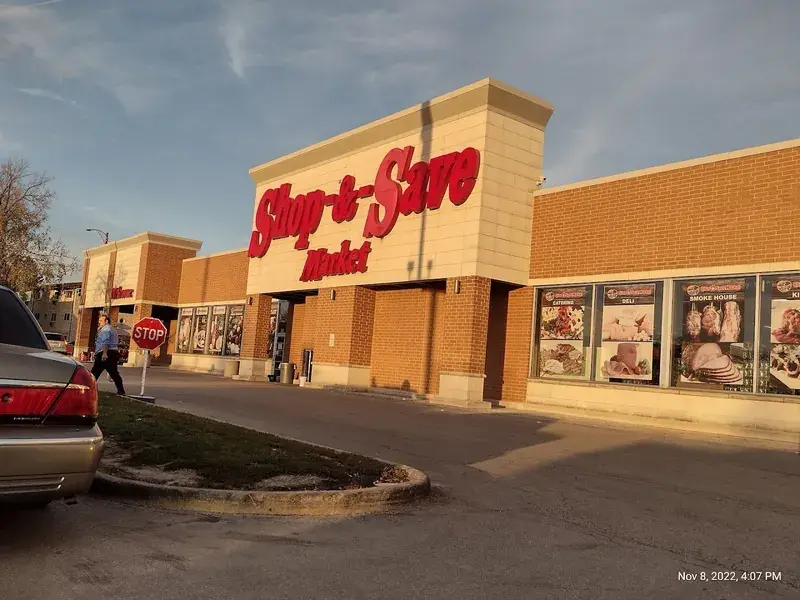 Shop & Save Market in Chicago, Illinois