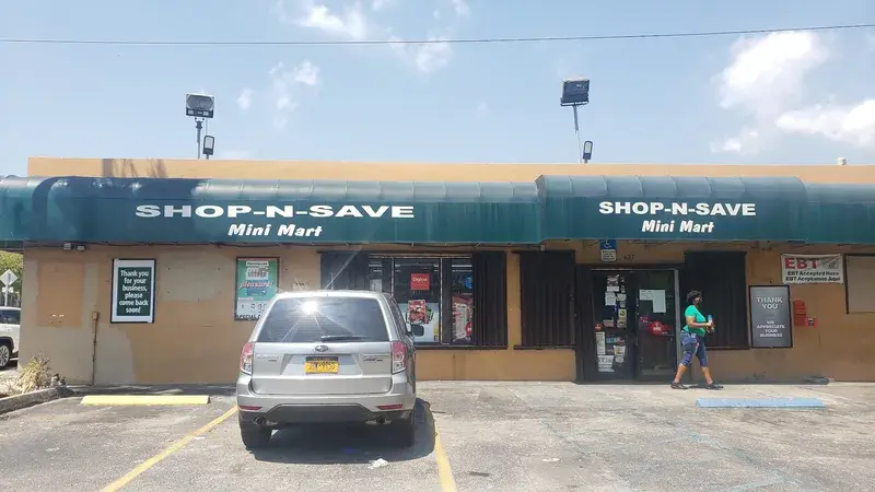 Shop & Save Mini Mart in Fort Lauderdale, Florida