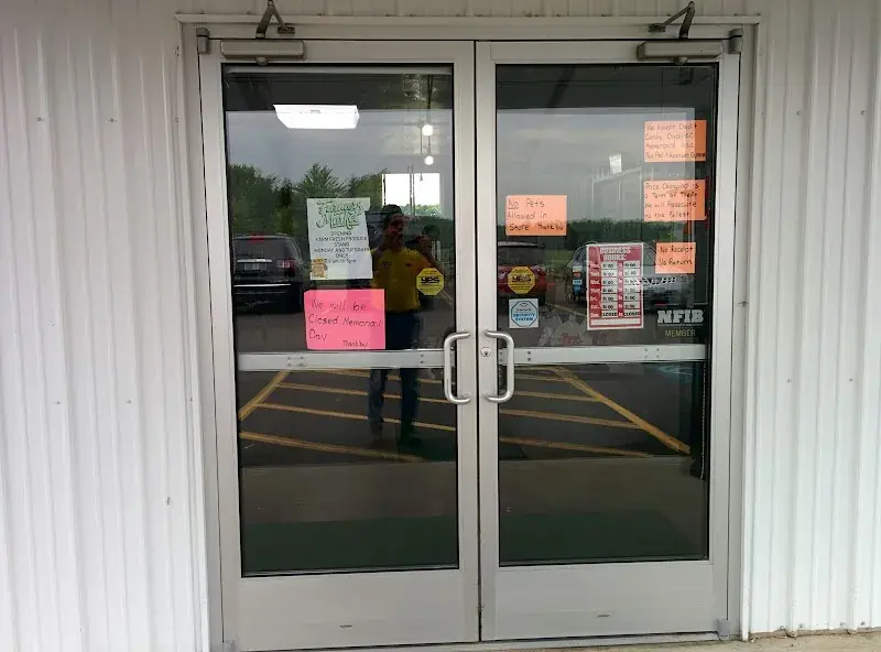 South Side Discount Groceries - Grocery store in Middlefield, OH