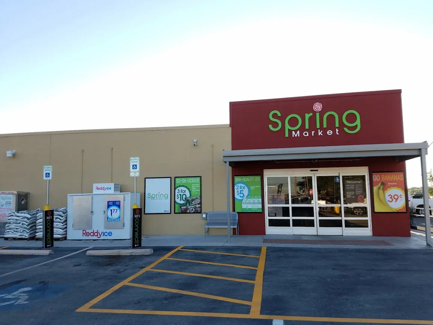 Spring Market - Grocery store in Winters, Texas