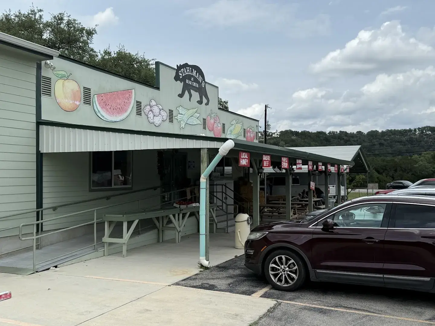 Stahlman's at Bear Creek-Grocery and Pecans - Gourmet grocery store in New Braunfels, Texas