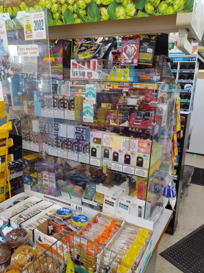 Stonewalls Market Moa Chain - Convenience store in Portland, Oregon