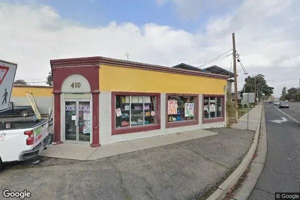 Discount groceries in Modesto, California - street view