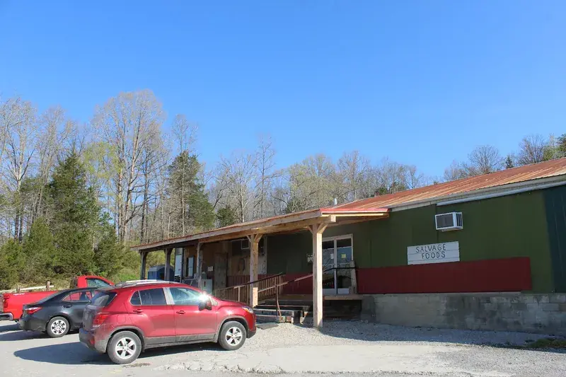 Sunny Valley Salvage Groceries in Liberty, Kentucky