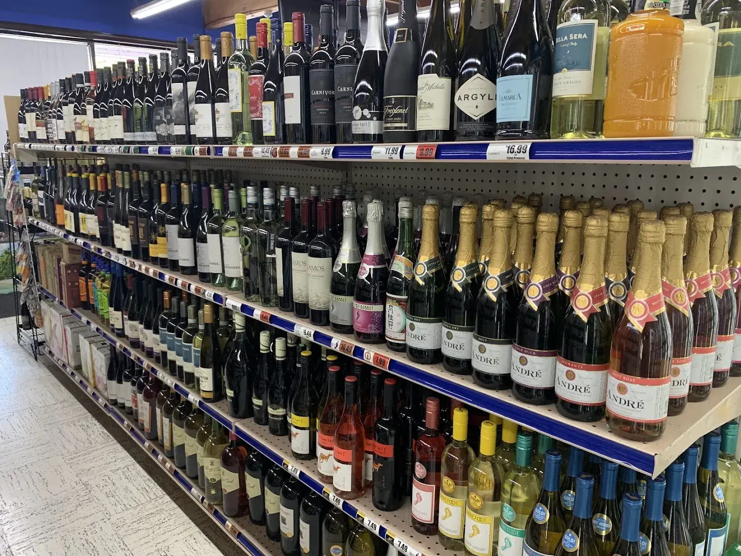 The Corner Market - Convenience store in Portland, Oregon