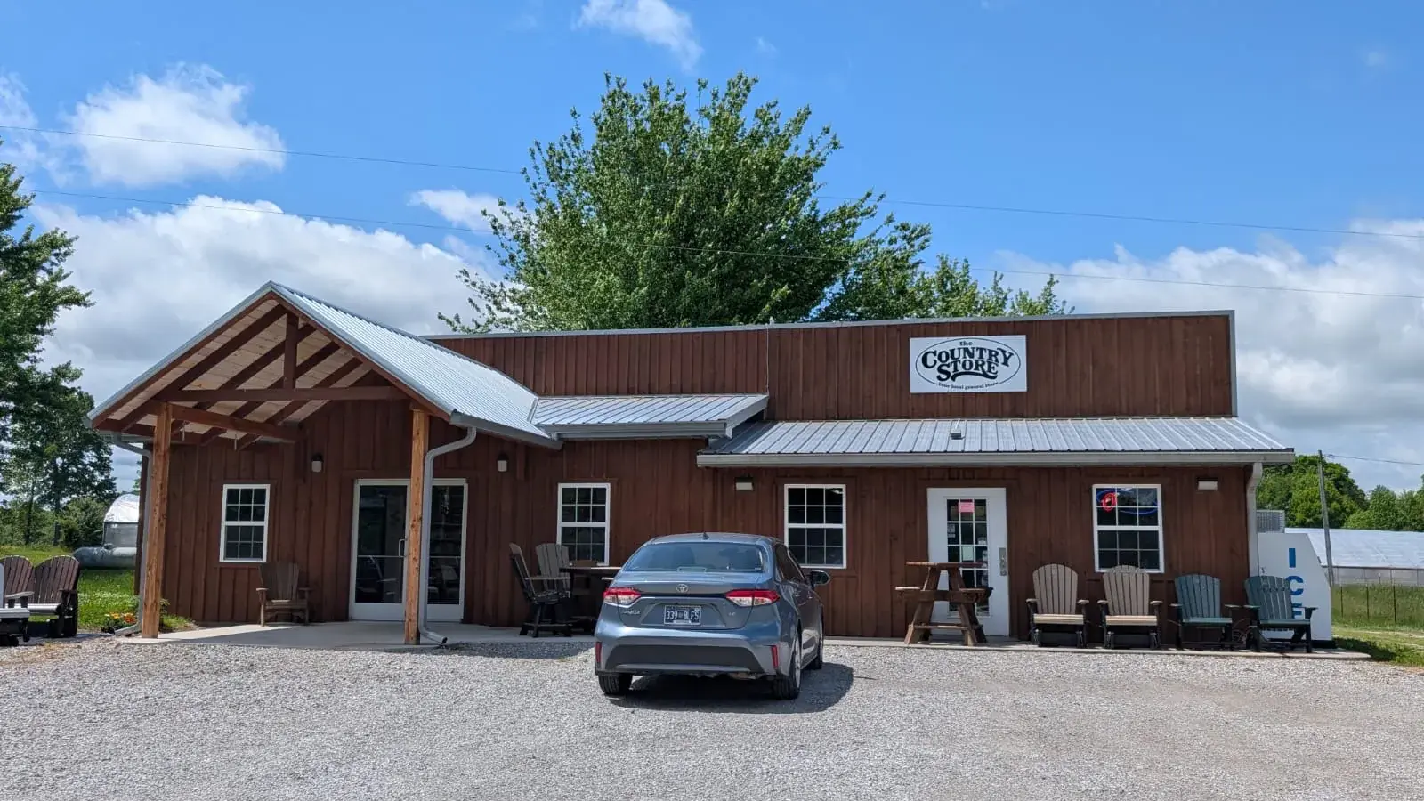 The Country Store - Grocery store in Deer Lodge, Tennessee