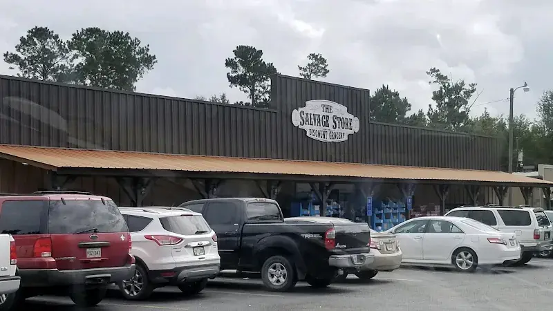 The Salvage Store Discount Grocer in Folsom, LA