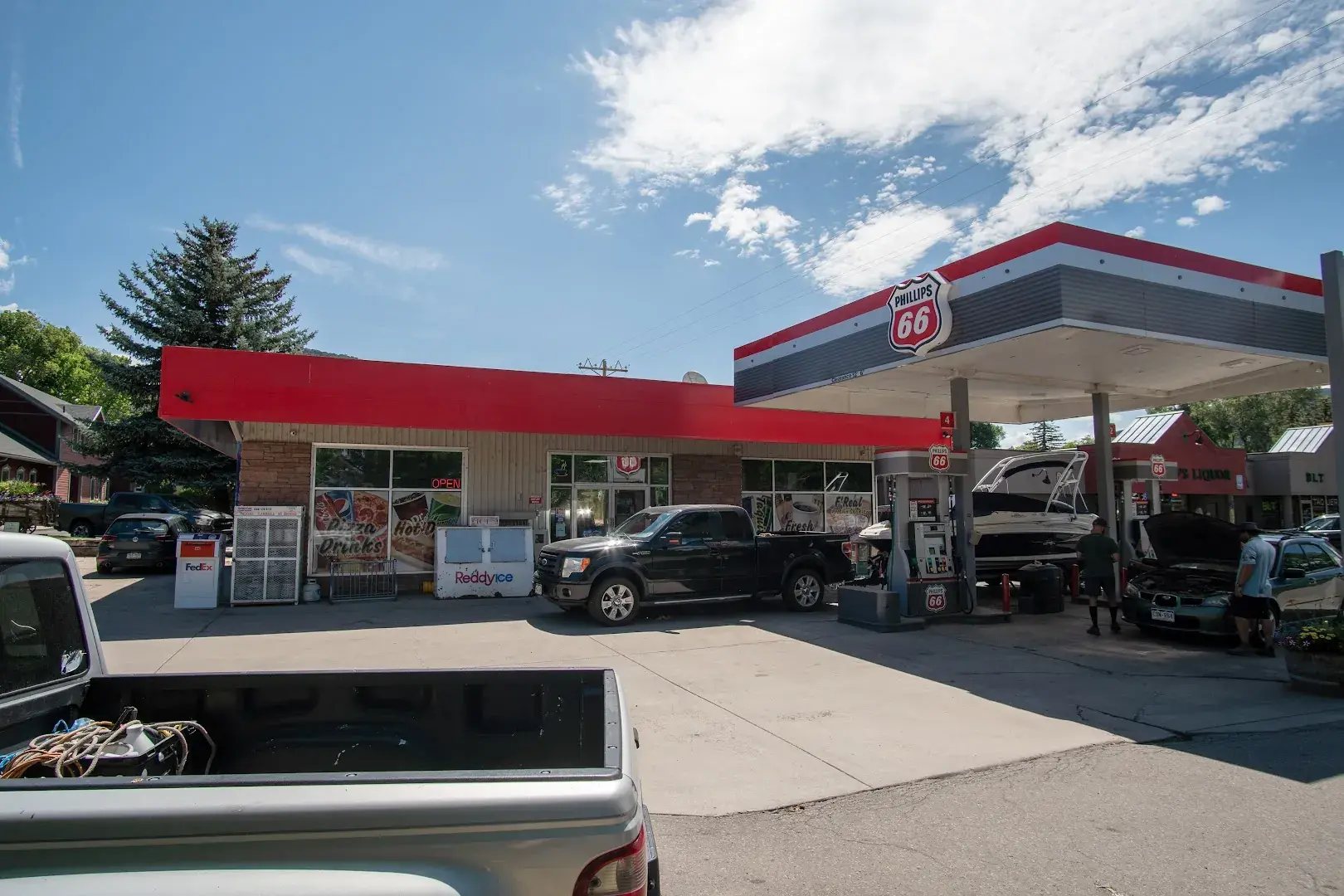 Thunder River Market5 (Old Cassie's Corner Store) - Convenience store in Basalt, Colorado