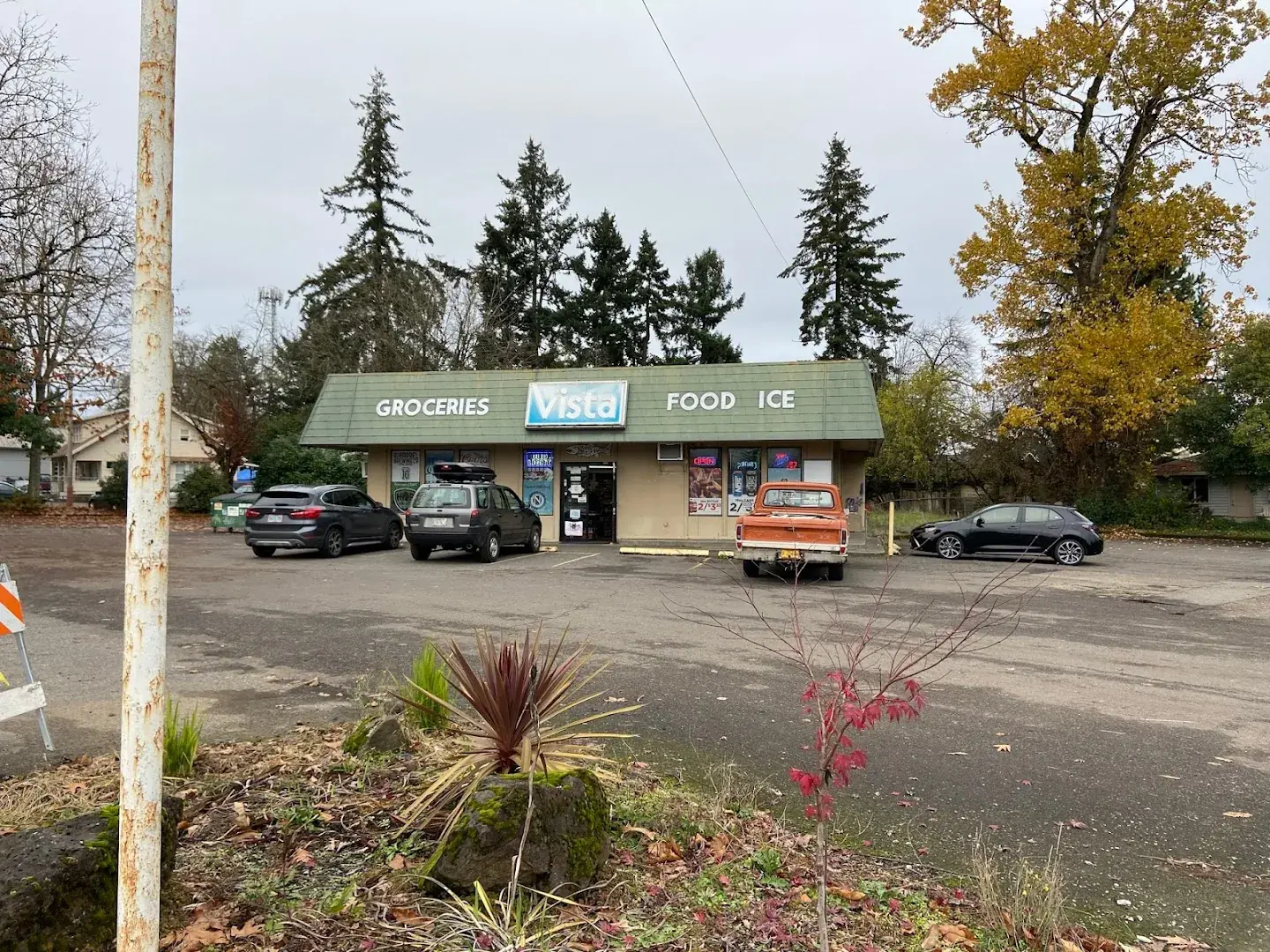 Vista Grocery - Convenience store in Milwaukie, Oregon