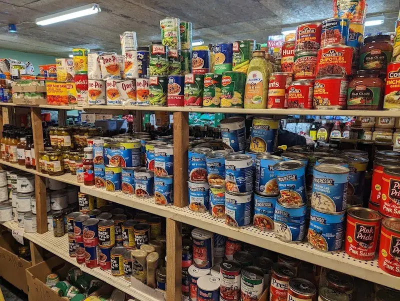 Yoders bent and dent salvage grocer in Lobelville, TN